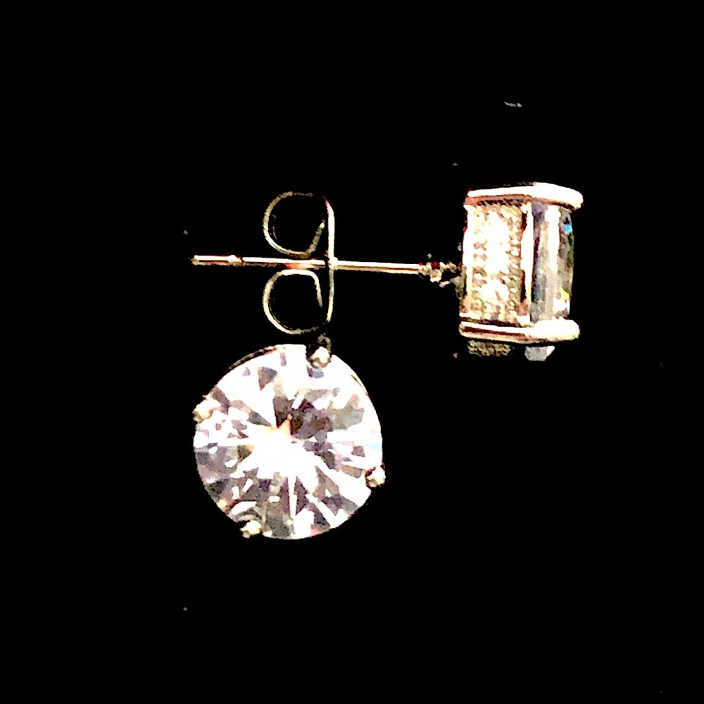 White Sapphire EARRINGS&crown accent DESIGN